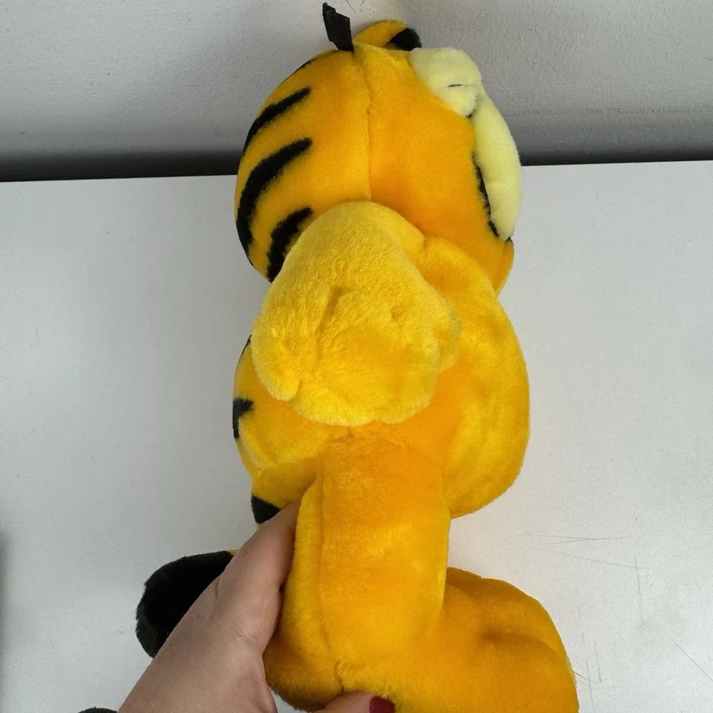 Garfield Plush Classic Orange Cat‎ Stuffed Animal Paws Vintage Style